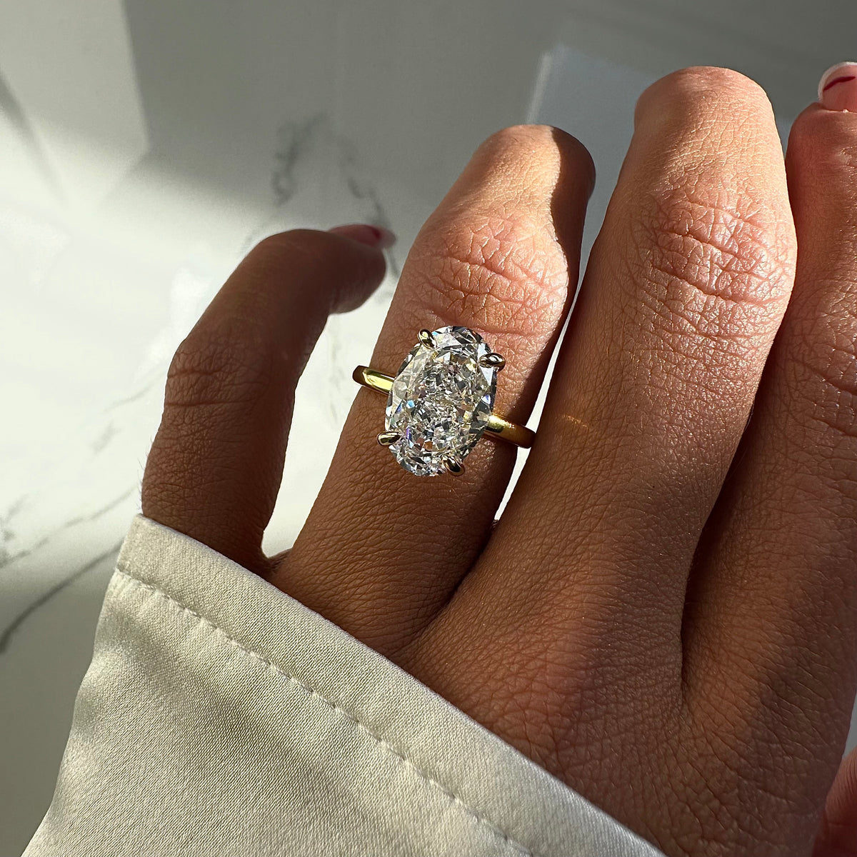 CRUSHED ICE OVAL CUT RING